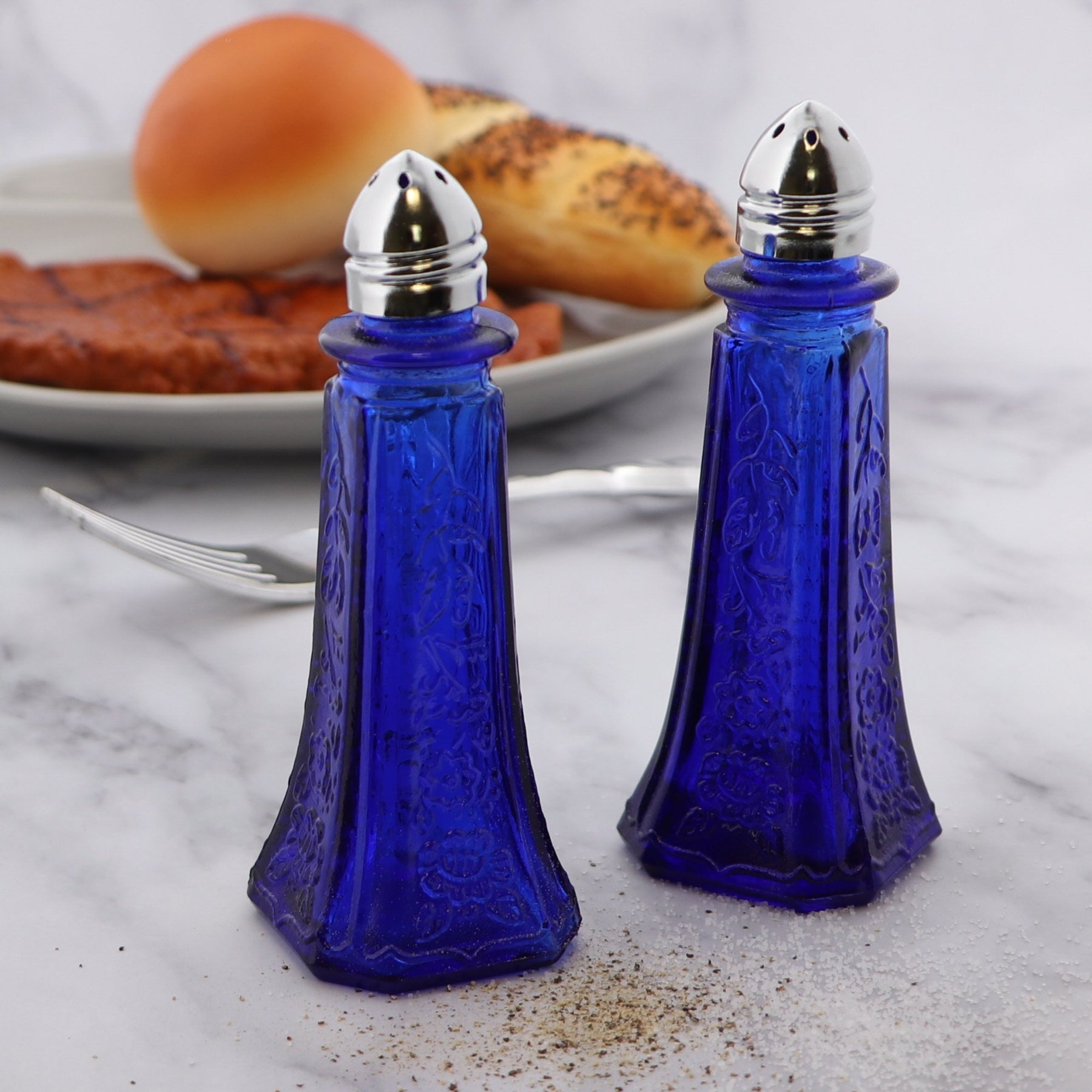 salt & pepper shakers set blue's